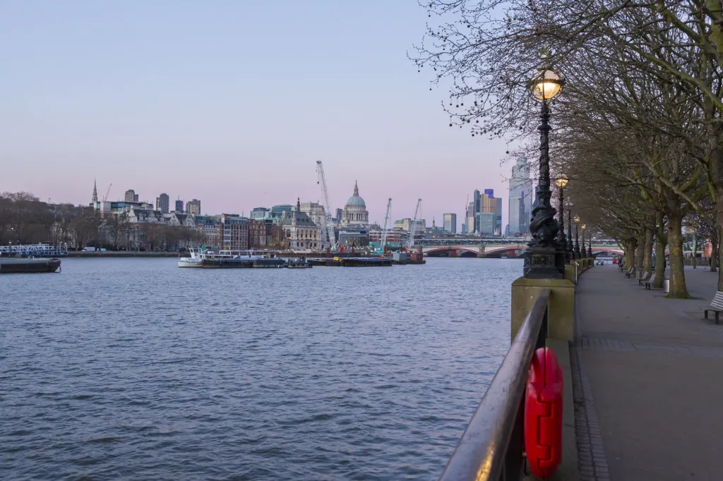 London Lockdown 2020 — documentary and landscape photograph in London, UK, frame 22 of 44.